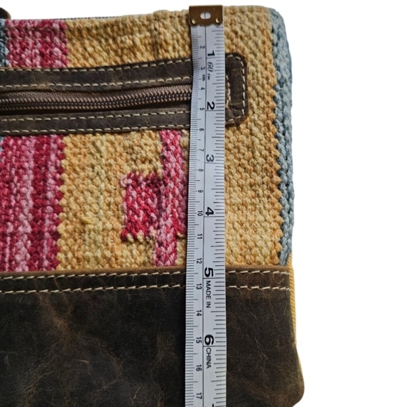 Myra EUC Wristlet Striped Clutch No Stains No Holes Ships Next Day - Picture 2 of 7